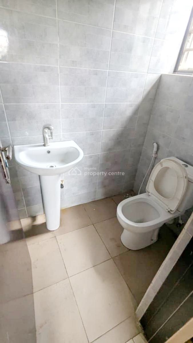 a Well Maintained Spacious 3 Bedroom Terrace Duplex, Brooks, Magodo, Lagos, Terraced Duplex for Rent