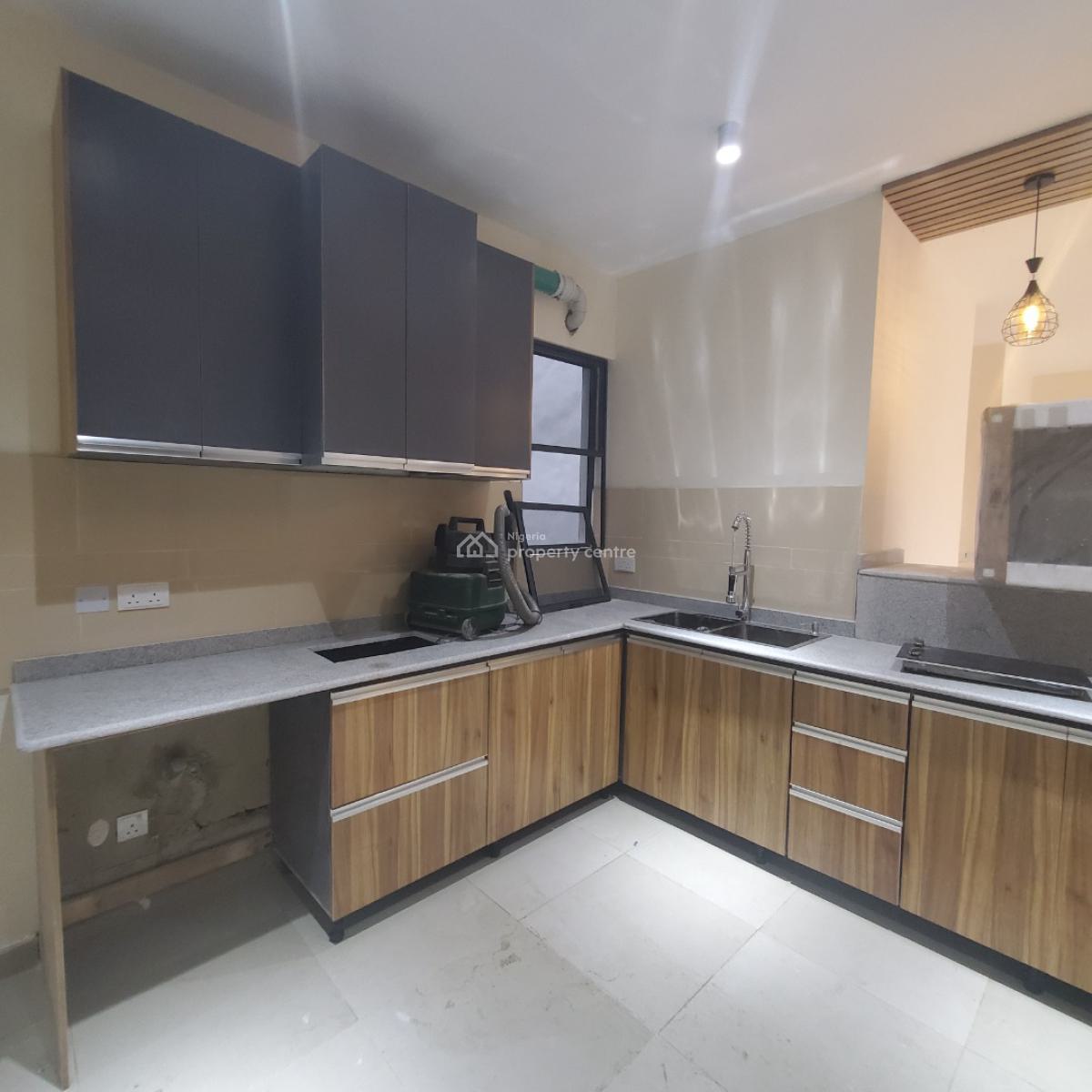 Excellent 2bedroom Apartment Within a Gym and Pool, Lekki Phase 1, Lekki, Lagos, Flat / Apartment for Sale