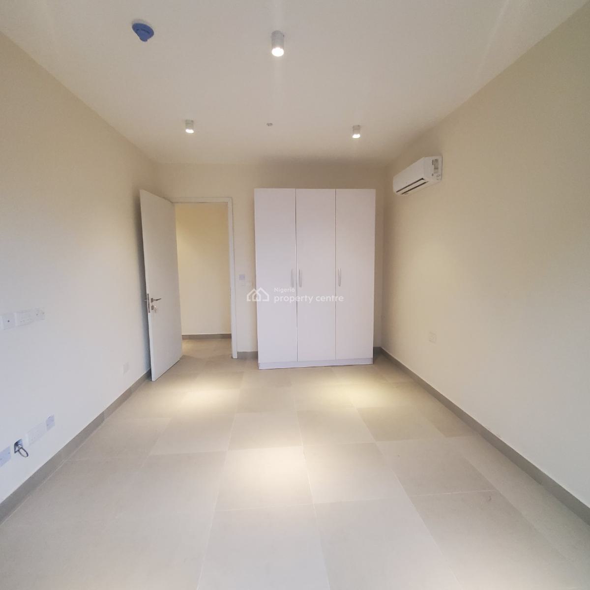 Excellent 2bedroom Apartment Within a Gym and Pool, Lekki Phase 1, Lekki, Lagos, Flat / Apartment for Sale