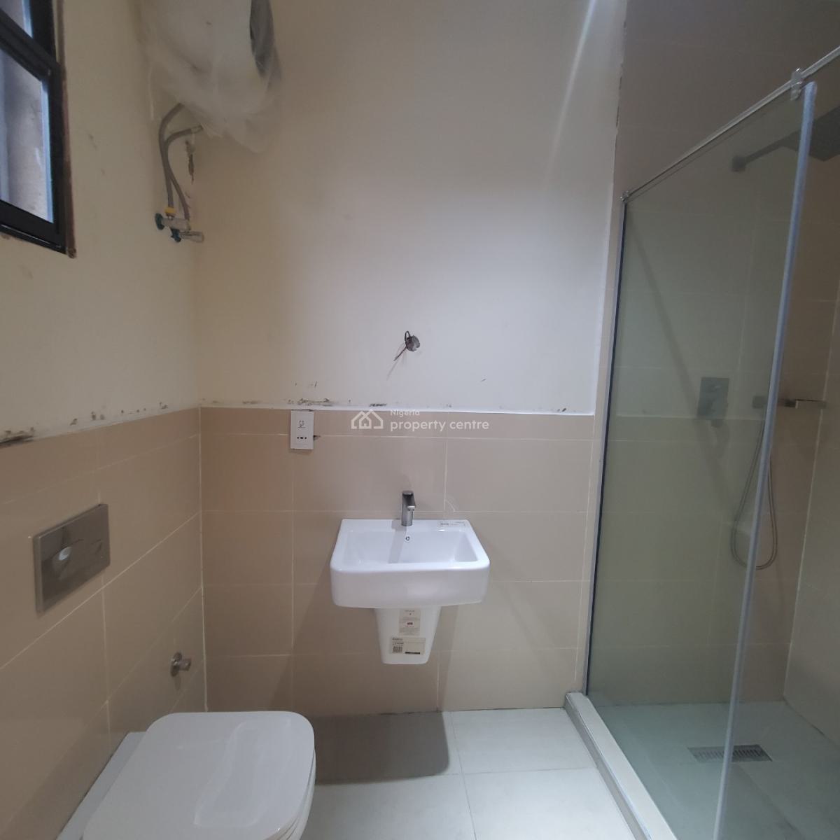 Excellent 2bedroom Apartment Within a Gym and Pool, Lekki Phase 1, Lekki, Lagos, Flat / Apartment for Sale