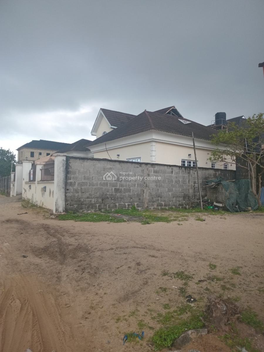 Residential Property of 4bedbungalow, 3bed Flat,1miniflat +penthouse, Olowopopo Way, Awoyaya New Road, Gbetu, Awoyaya, Ibeju Lekki, Lagos, Block of Flats for Sale
