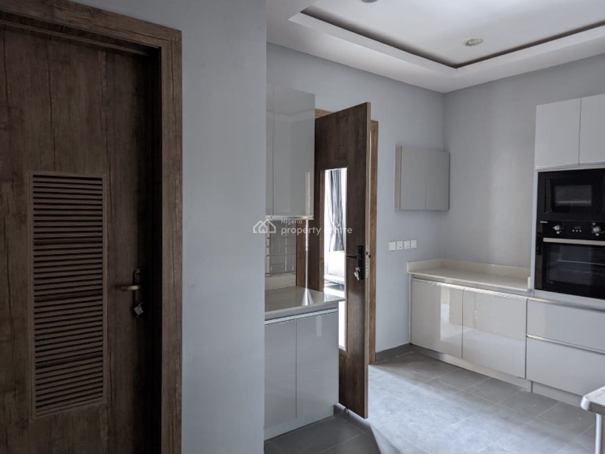 4 Bedroom Maisonette Apartment, Lekki Phase 1, Lekki, Lagos, Flat / Apartment for Rent