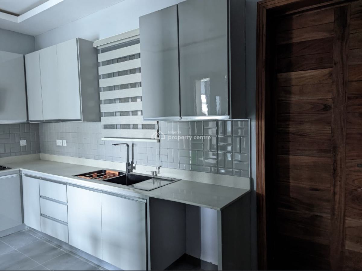 4 Bedroom Maisonette Apartment, Lekki Phase 1, Lekki, Lagos, Flat / Apartment for Rent