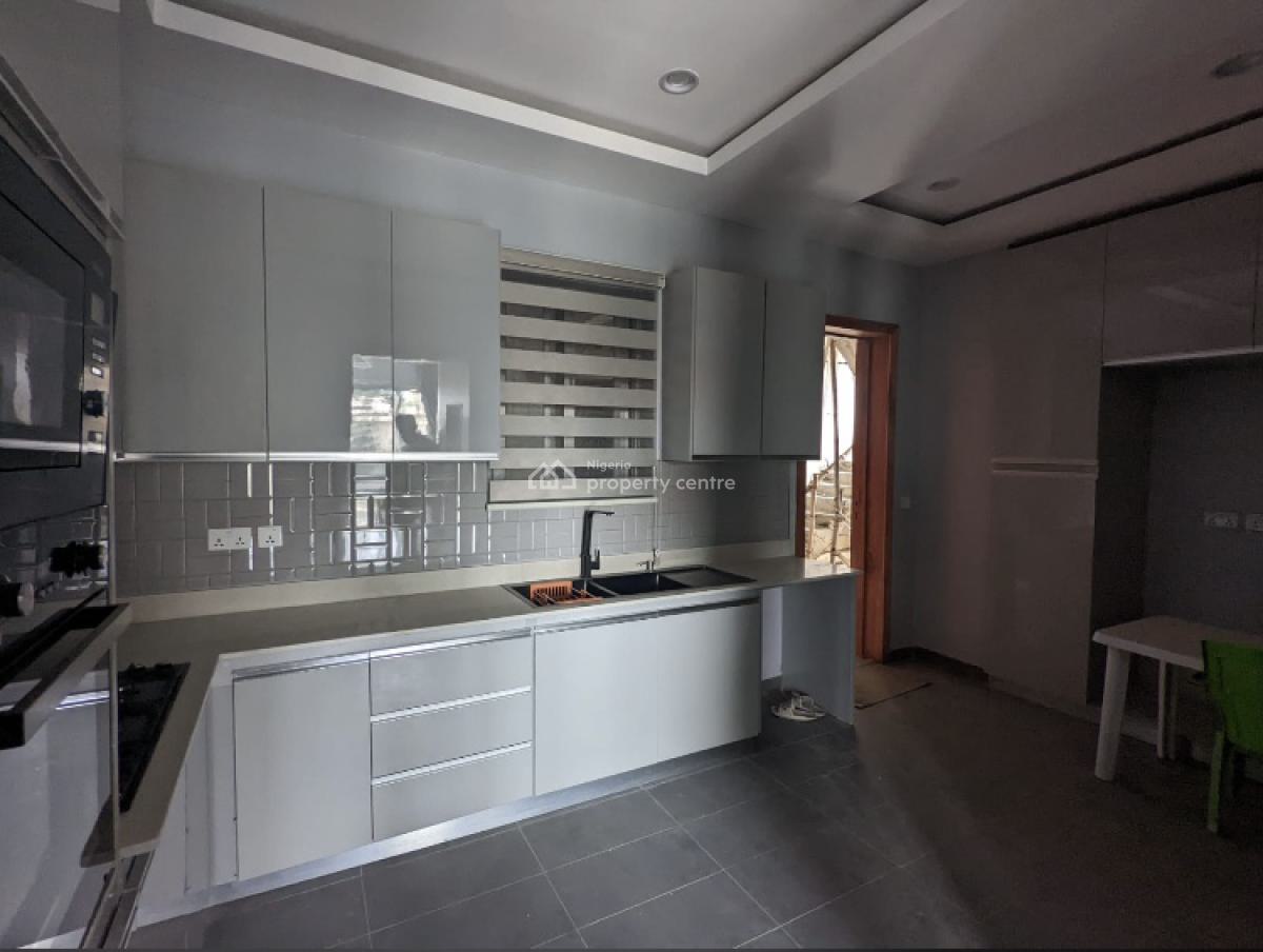 4 Bedroom Maisonette Apartment, Lekki Phase 1, Lekki, Lagos, Flat / Apartment for Rent