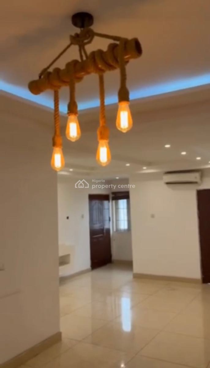 Serviced 2 Bedroom Penthouse with a Study Room, Lekki Phase 1, Lekki, Lagos, Flat / Apartment for Rent