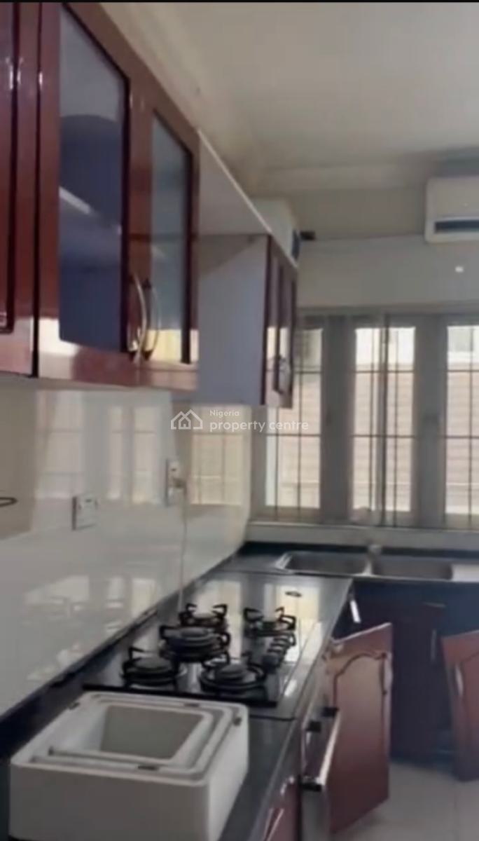 Serviced 2 Bedroom Penthouse with a Study Room, Lekki Phase 1, Lekki, Lagos, Flat / Apartment for Rent