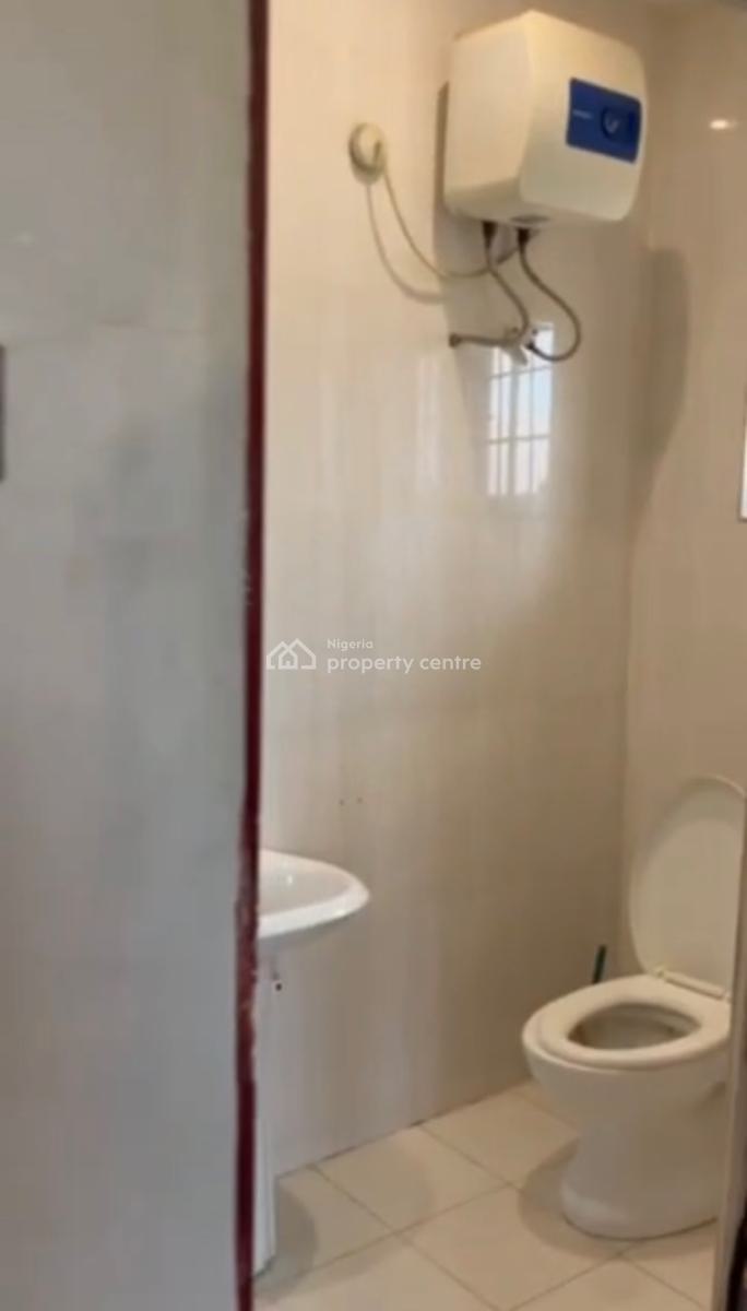 Serviced 2 Bedroom Penthouse with a Study Room, Lekki Phase 1, Lekki, Lagos, Flat / Apartment for Rent