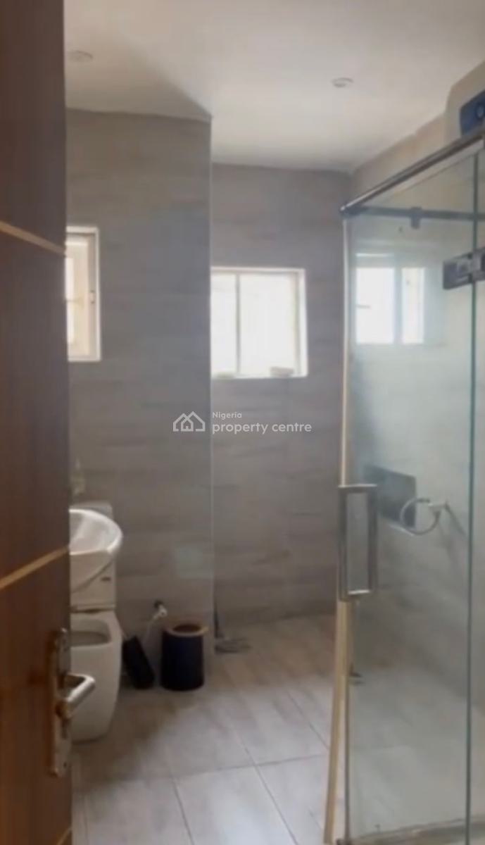 Serviced 2 Bedroom Penthouse with a Study Room, Lekki Phase 1, Lekki, Lagos, Flat / Apartment for Rent