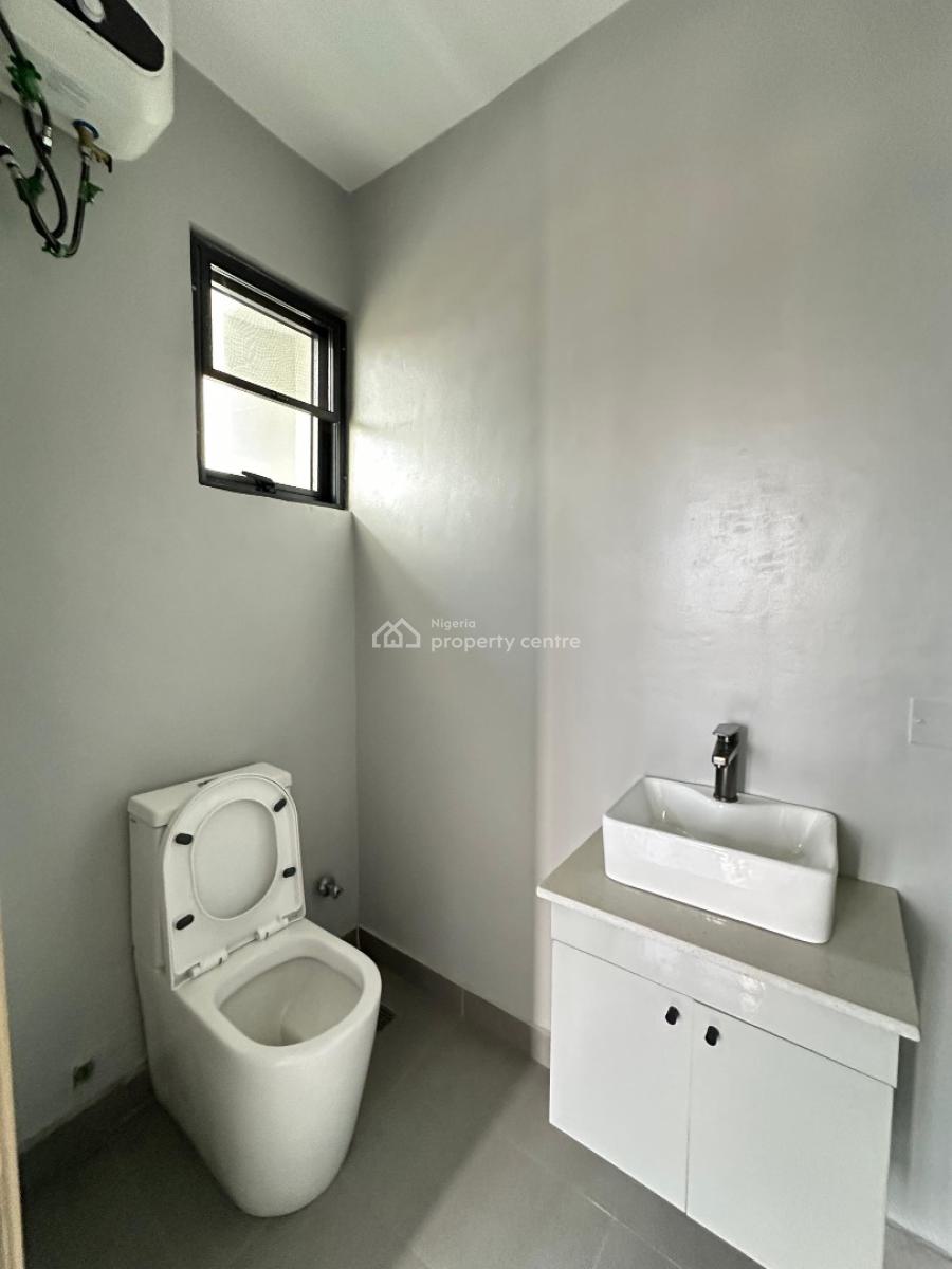 Cozy 4 Bedroom Maisonette with Bq Swimming Pool & Elevator, Lekki Phase 1, Lekki, Lagos, Flat / Apartment for Sale