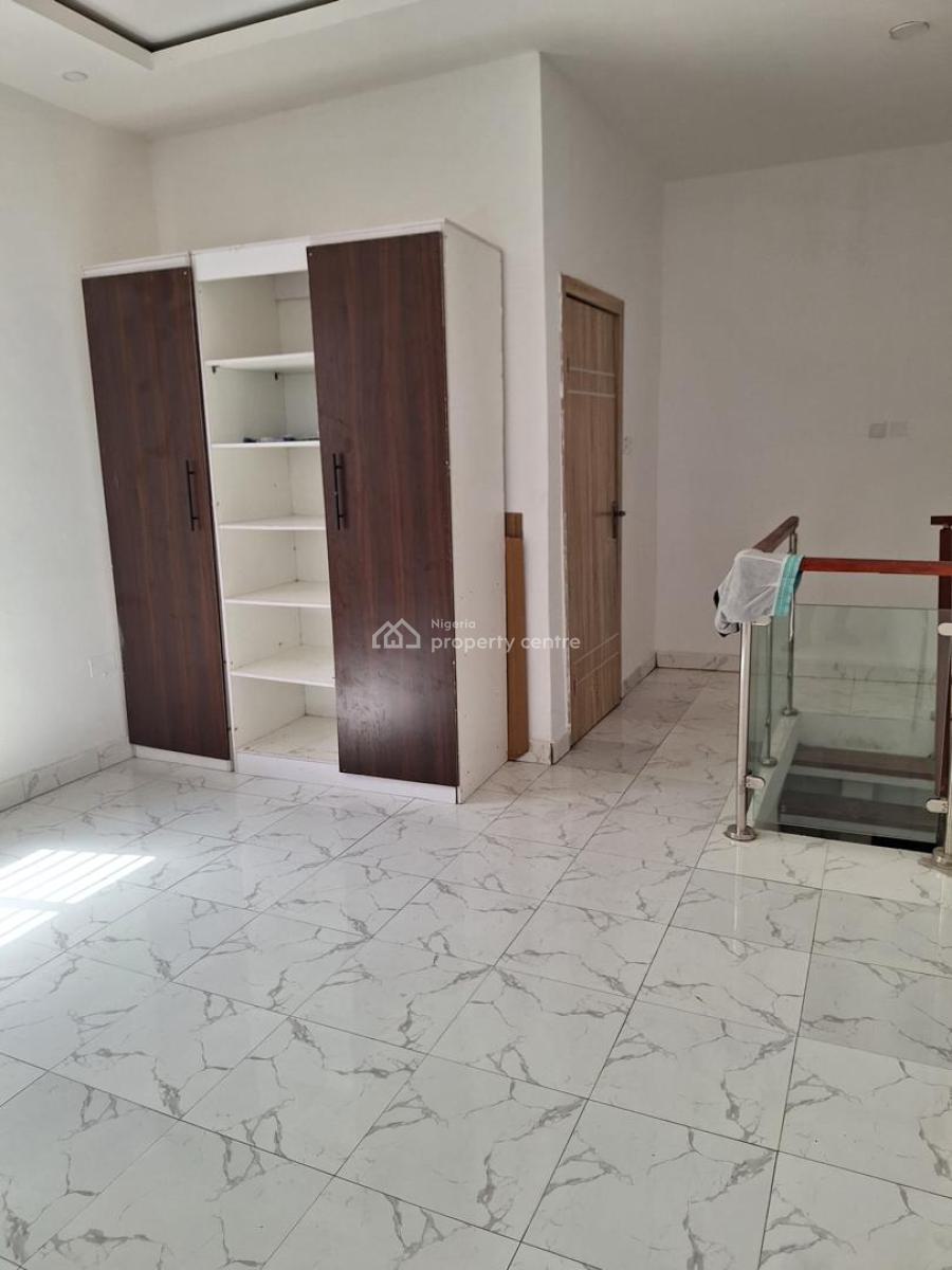 Spacious 2 Bedroom Apartment, Ologolo, Lekki, Lagos, Flat / Apartment for Sale