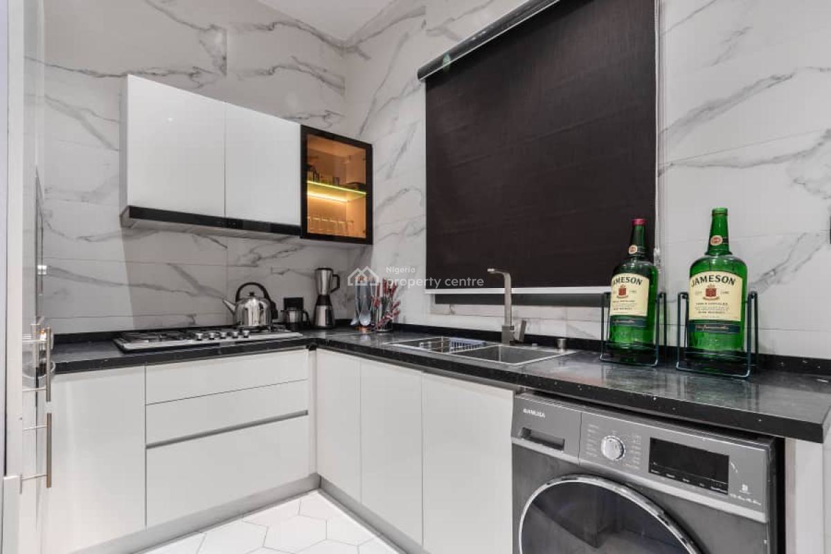 Luxury 1 Bedroom Beach View, Pool, Snooker, Tennis Courts, Balcon, Lekki Phase 1, Lekki, Lagos, Flat / Apartment Short Let