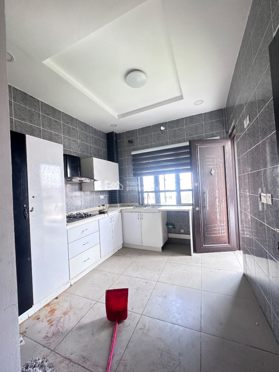 Luxury 2 Bedroom Flat, Fully Serviced and in an Estate, Lekki Phase 1, Lekki, Lagos, Flat / Apartment for Rent