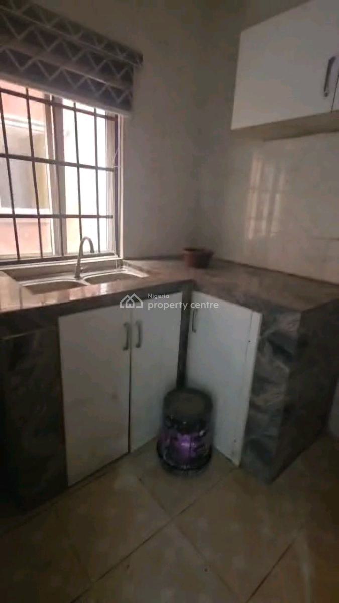 Standard and Spacious 2 Bedroom Flat, Mushin Toll Gate, Mushin, Lagos, Flat / Apartment for Rent