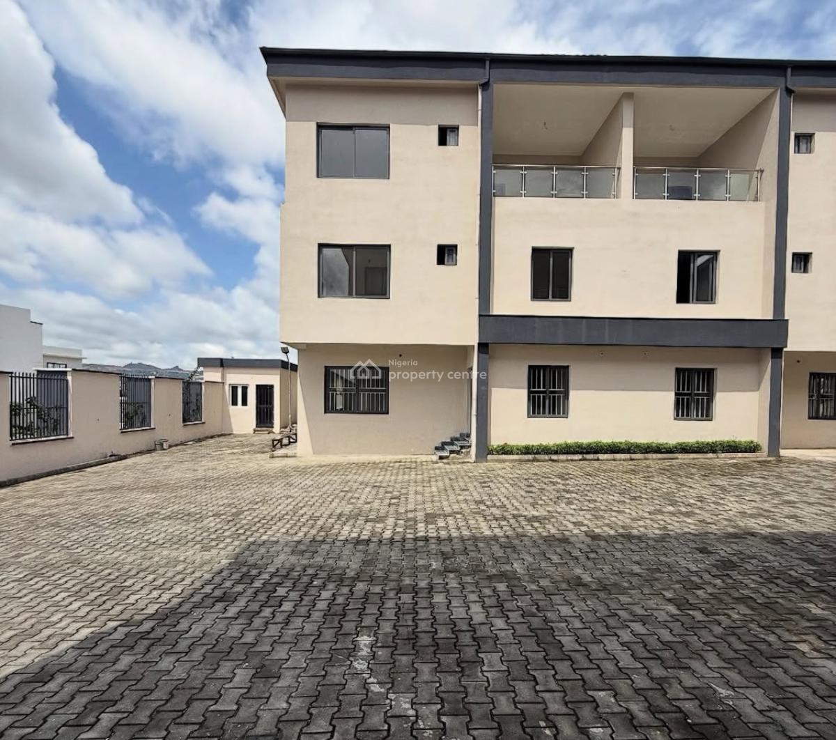 Decent 5 Bedroom Semi-detached Duplex with Bq, Mabushi, Abuja, Semi-detached Duplex for Sale