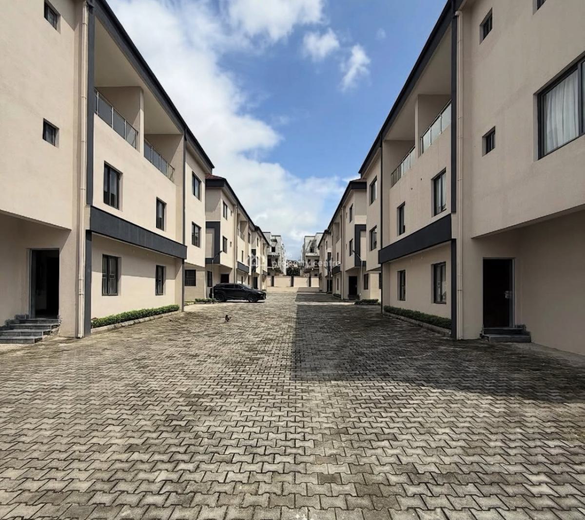 Decent 5 Bedroom Semi-detached Duplex with Bq, Mabushi, Abuja, Semi-detached Duplex for Sale