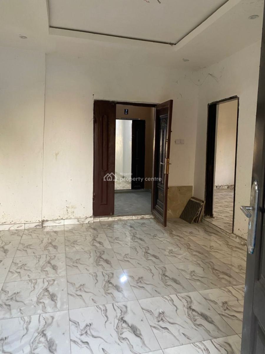Lovely 2 Bedroom Flat, Alagomeji, Yaba, Lagos, Flat / Apartment for Rent