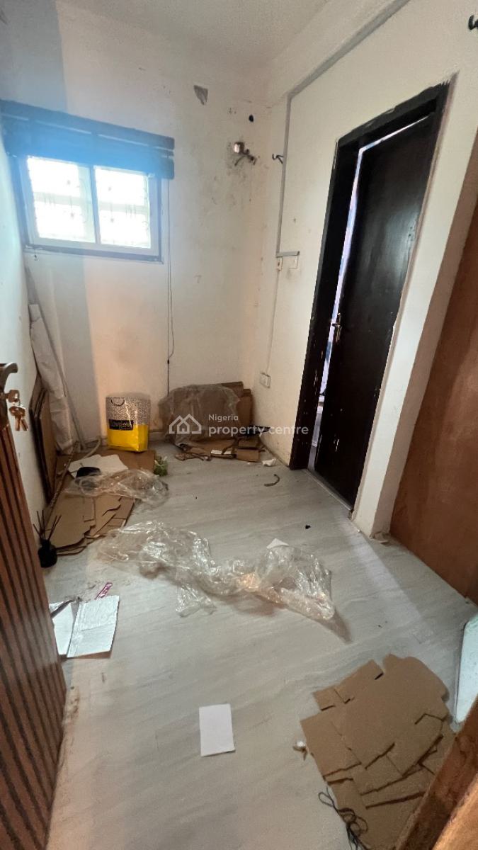 Shop Space Upstairs Good for Boutique, Fabrics, Off Admiralty Way, Lekki Phase 1, Lekki, Lagos, Shop for Rent