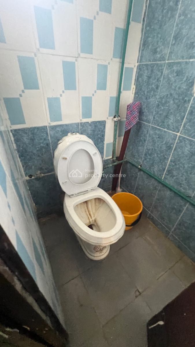 Shop Space Upstairs Good for Boutique, Fabrics, Off Admiralty Way, Lekki Phase 1, Lekki, Lagos, Shop for Rent