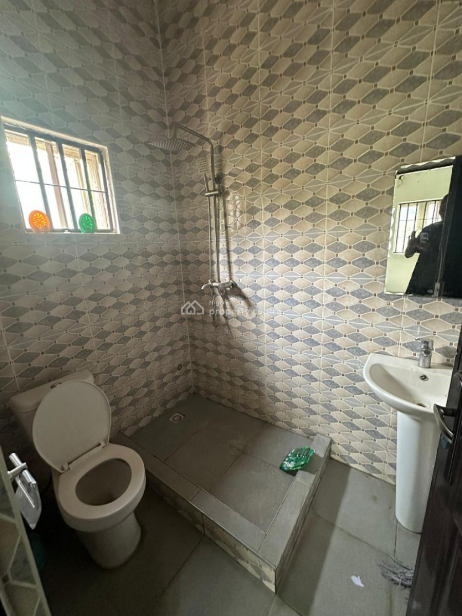 Well Finished 2 Bedroom Flat, Gaduwa, Abuja, Flat / Apartment for Rent