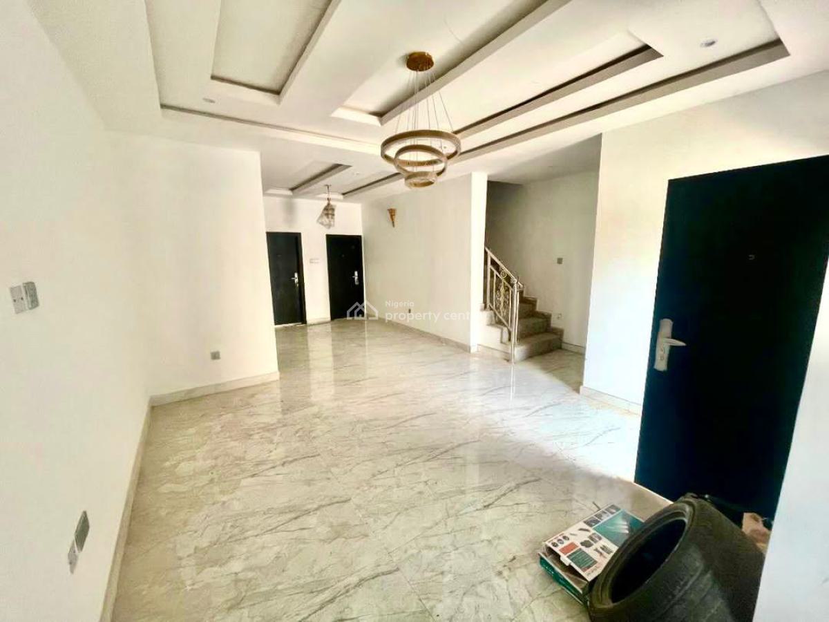 Distress 5bedroom Terrace Duplex  in Guzape Nice Estate, Guzape, Guzape District, Abuja, Terraced Duplex for Sale