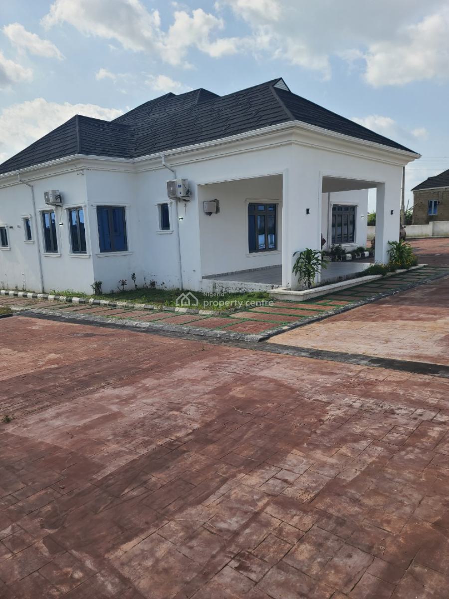 4 Bedroom Furnished Ully Detached Bungalow  with 2 Set Back Mini Flat, Osun State Osogbo, on The Road  Opposite Governor’s Office, Osogbo, Osun, Detached Bungalow for Sale
