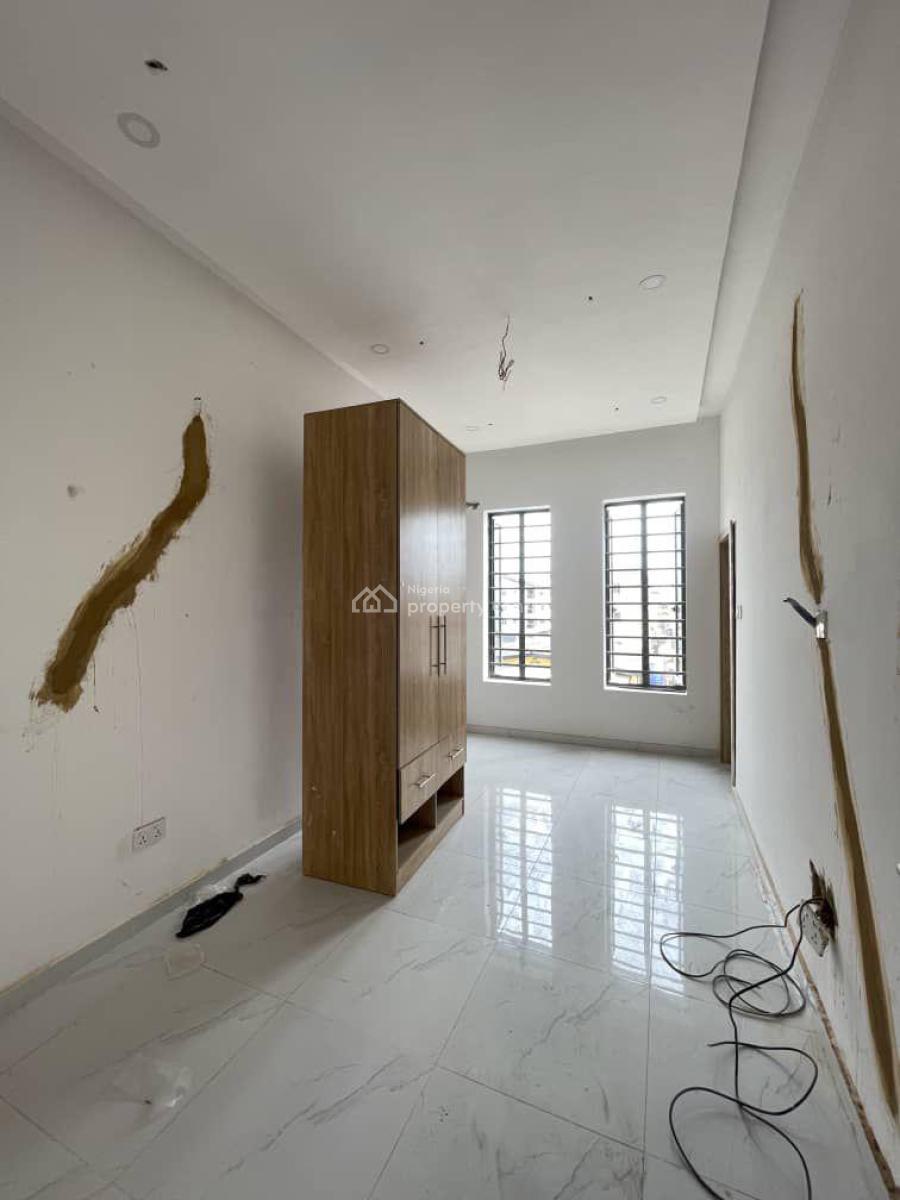 Eye Catchy 3 Bedroom Apartment in a Top Notch Location, Yaba, Lagos, Flat / Apartment for Sale