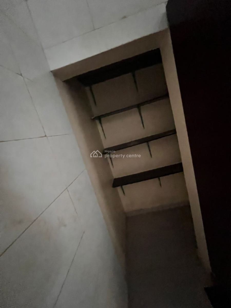Distress Property Newly Refurbished 4bedroom Semi Detached Duplex &bq, Bera Estate ,chevron ,lekki,lagos,nigeria, Lekki, Lagos, Detached Duplex for Sale