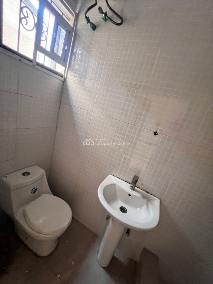 Distress Property Newly Refurbished 4bedroom Semi Detached Duplex &bq, Bera Estate ,chevron ,lekki,lagos,nigeria, Lekki, Lagos, Detached Duplex for Sale