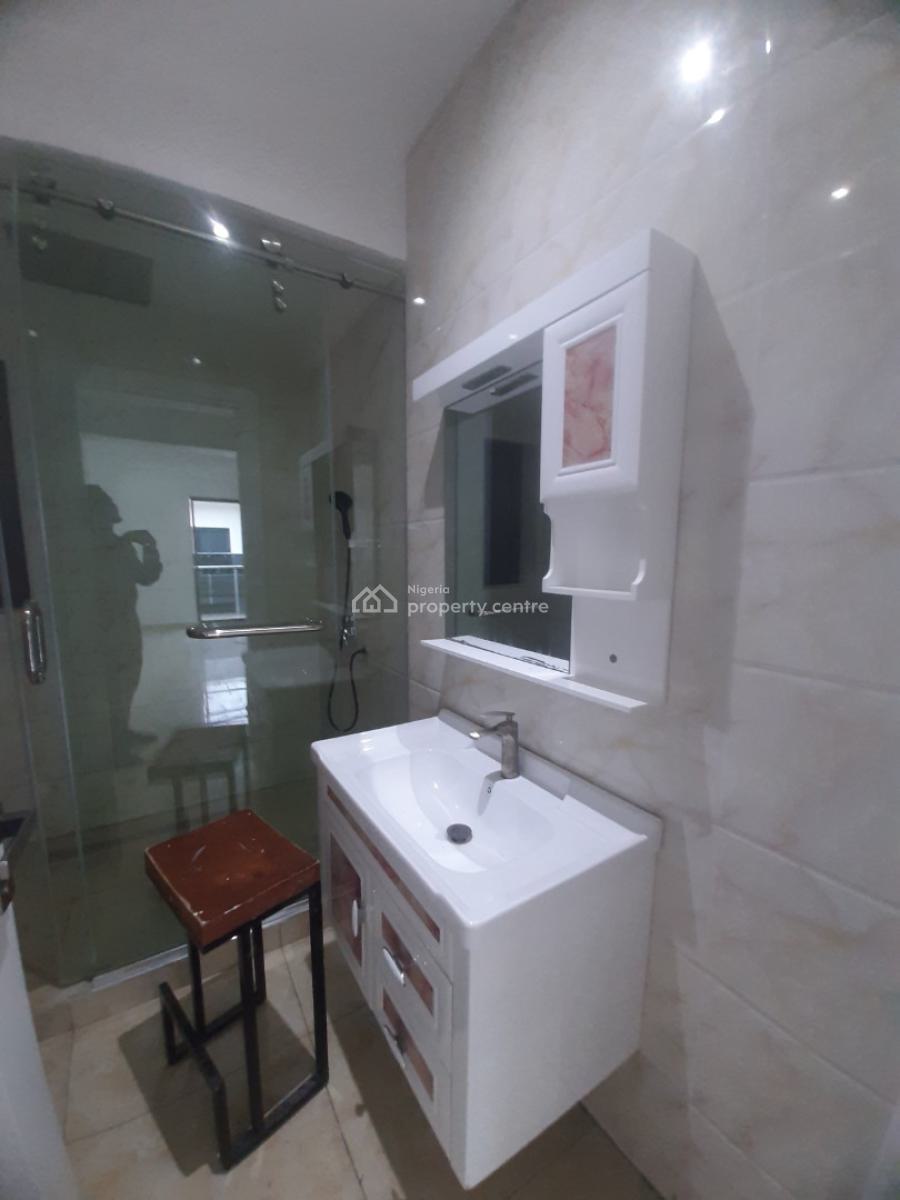 Serviced 4 Bedroom En-suite Townhouse with Fitted Kitchen, Lekki Phase 1, Lekki, Lagos, Terraced Duplex for Rent