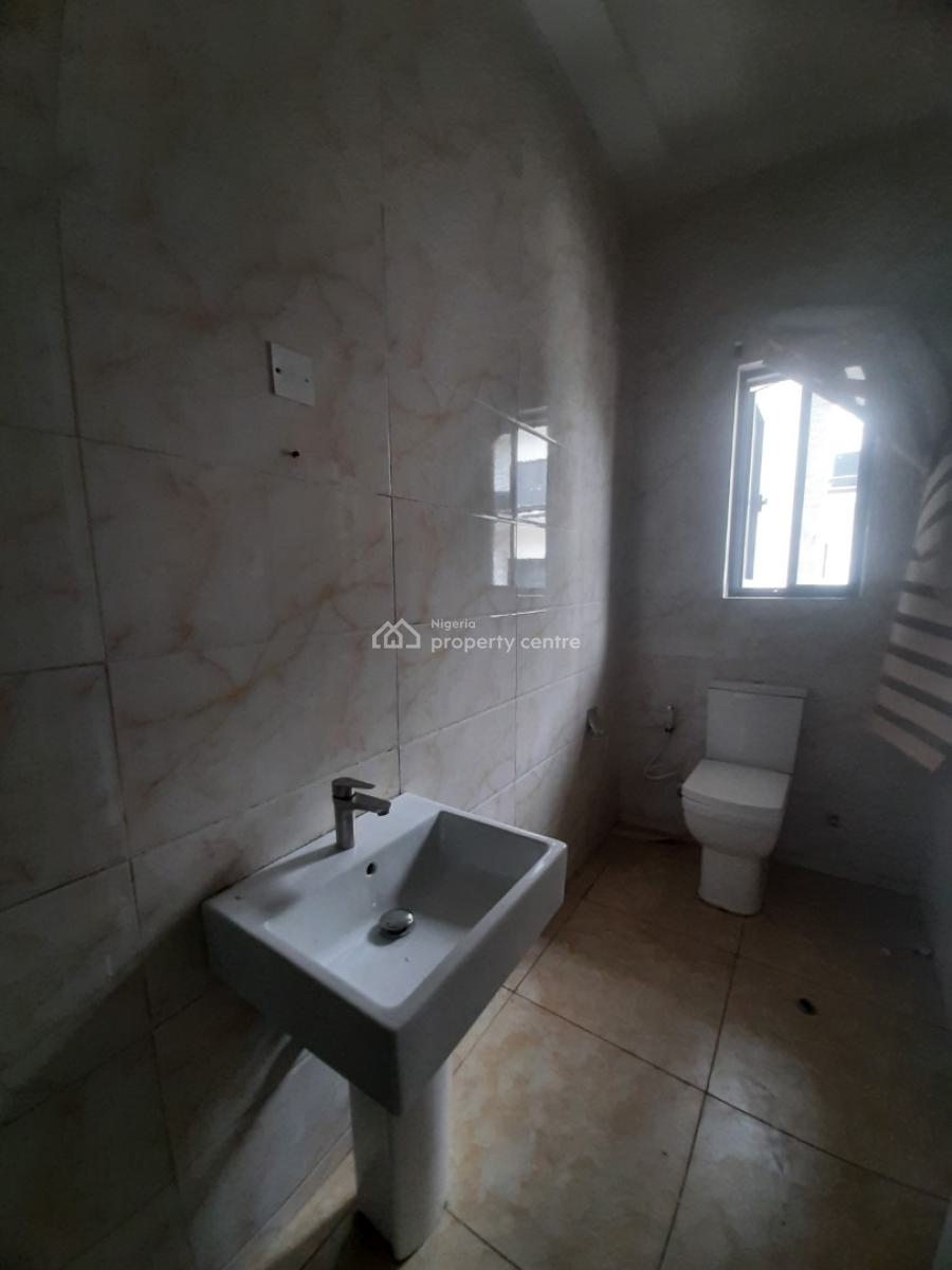 Serviced 4 Bedroom En-suite Townhouse with Fitted Kitchen, Lekki Phase 1, Lekki, Lagos, Terraced Duplex for Rent