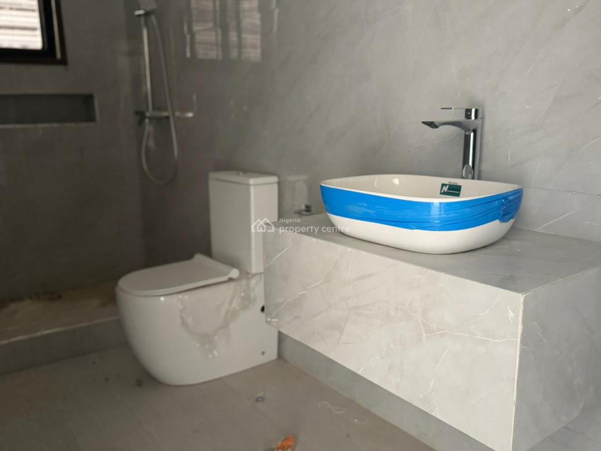 Luxury Serviced Spacious 3 Bedroom Flat with Bq 24hrs Light, Lekki Phase 1, Lekki, Lagos, Flat / Apartment for Rent