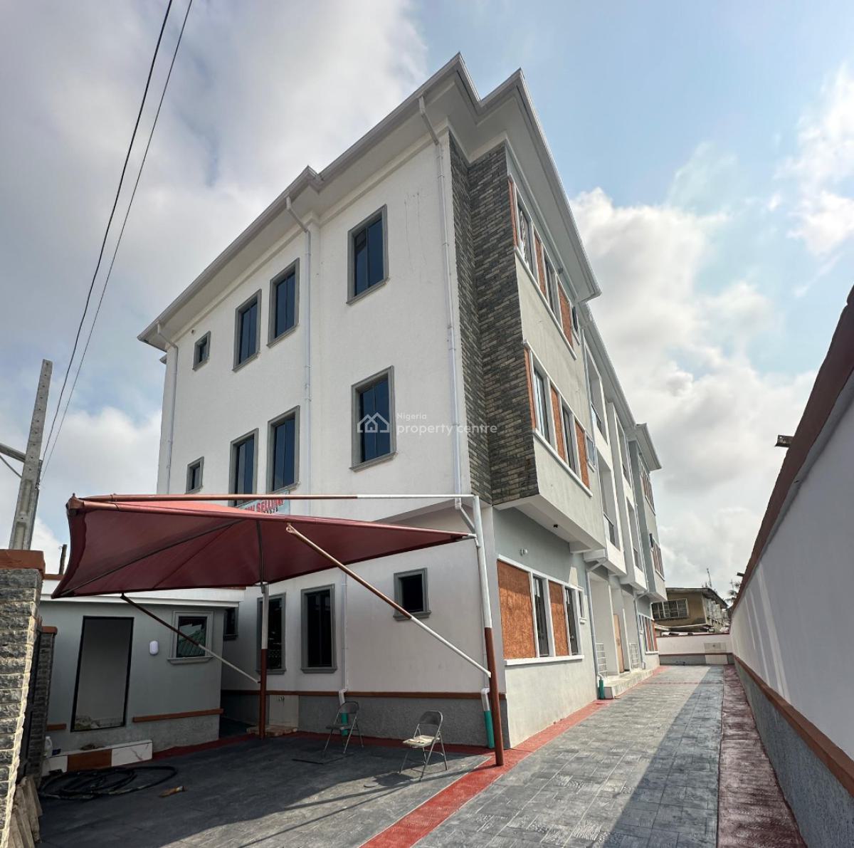 Lovely Built 3 Bedroom Apartment in a Serene Environment, Surulere, Lagos, Flat / Apartment for Sale