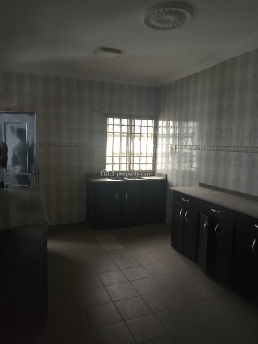 3 Bedroom Apartment Upstairs, Idado, Lekki, Lagos, Flat / Apartment for Rent