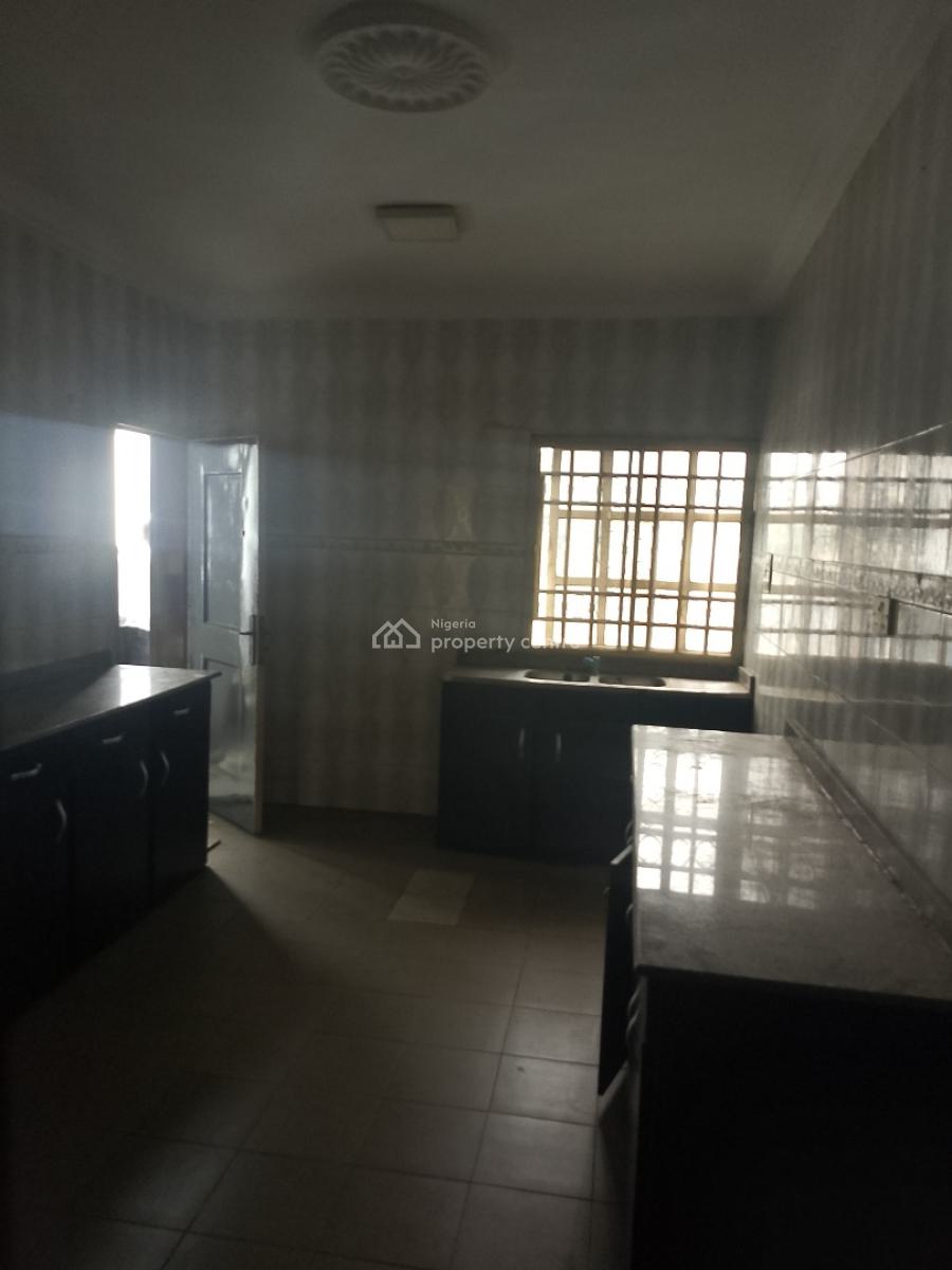 3 Bedroom Apartment Upstairs, Idado, Lekki, Lagos, Flat / Apartment for Rent