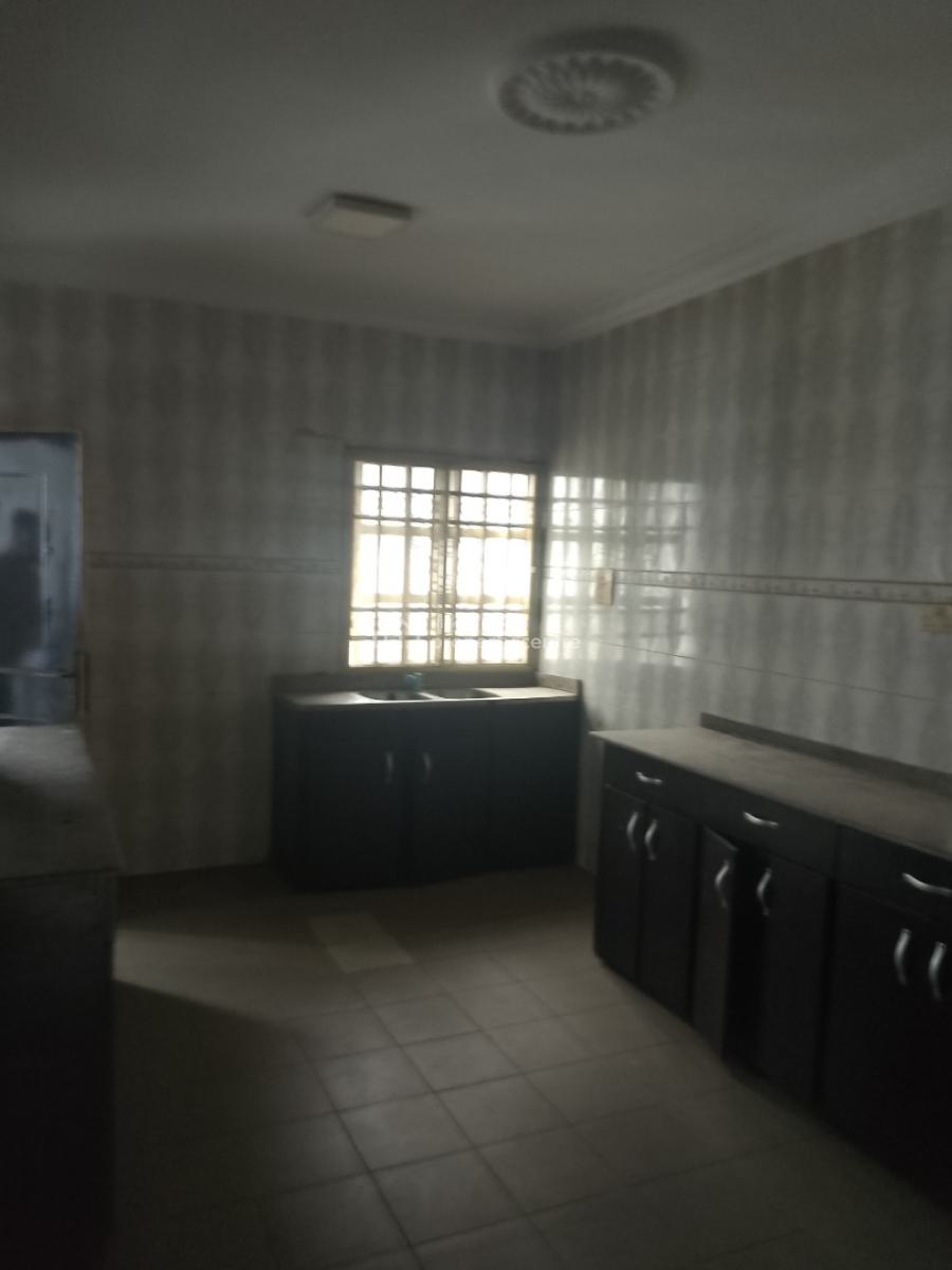 3 Bedroom Apartment Upstairs, Idado, Lekki, Lagos, Flat / Apartment for Rent