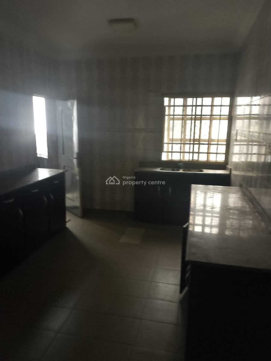 3 Bedroom Apartment Upstairs, Idado, Lekki, Lagos, Flat / Apartment for Rent