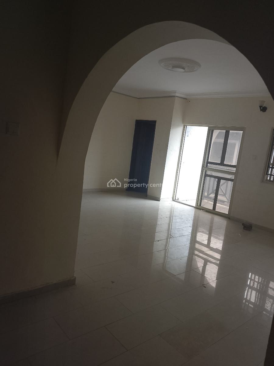 3 Bedroom Apartment Upstairs, Idado, Lekki, Lagos, Flat / Apartment for Rent