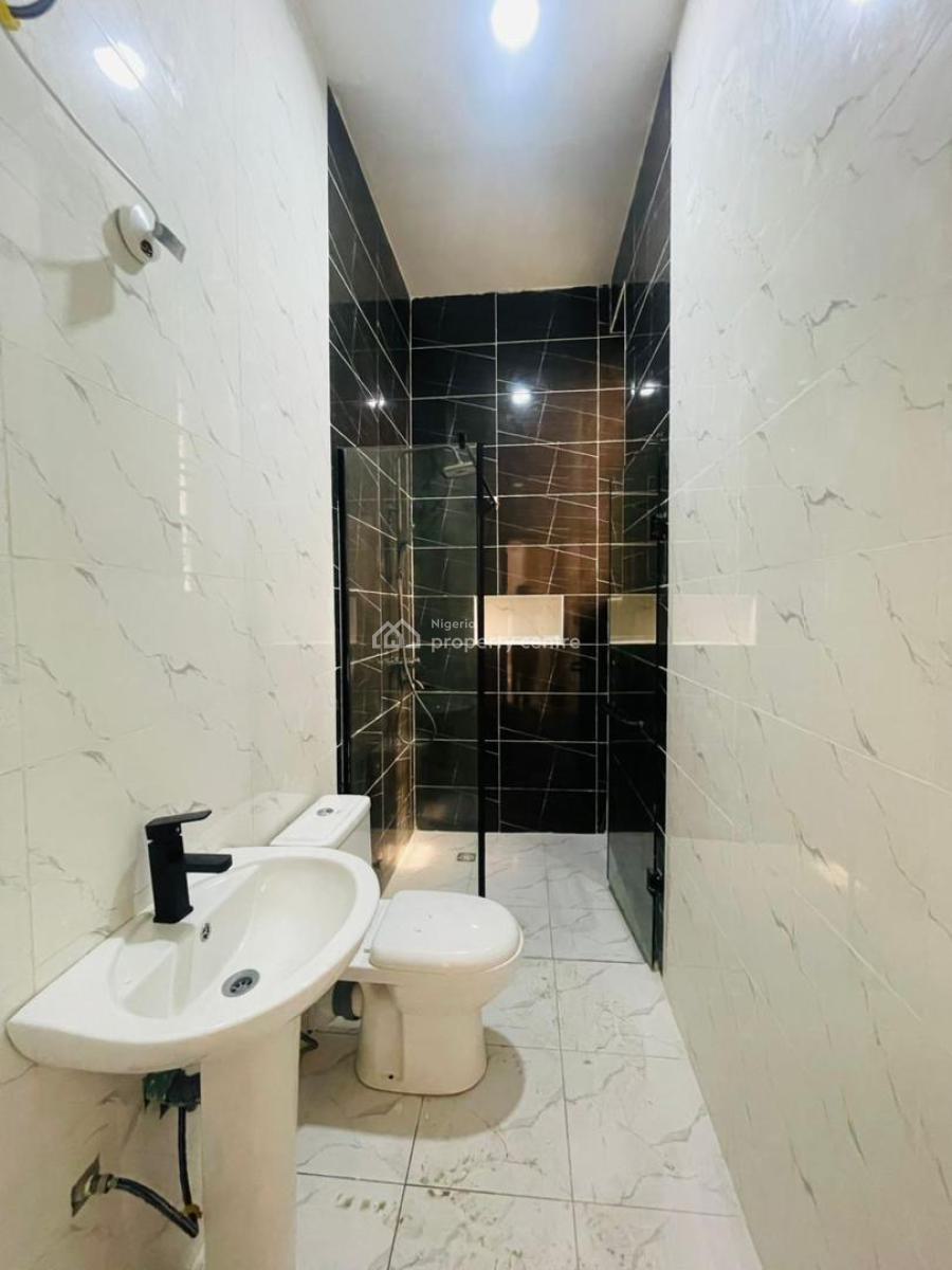 Luxury 1 & 2 Bedroom with Swimming Pool in a Serene Estate(front Unit), Luxury 1 & 2 Bedroom with Swimming Pool in a Serene Estate(front Unit), Ologolo, Lekki, Lagos, House for Sale