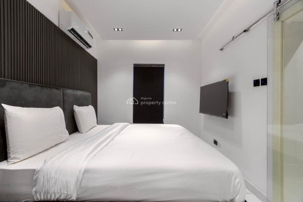 Waterfront 2 Bedroom Apartment with Swimming Pool, Fitted Gym, & Cinema, Lekki Phase 1, Lekki, Lagos, Flat / Apartment Short Let