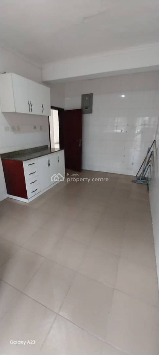 Well Maintained 4 Bedroom Duplex, Bourdillon Court Chevron Drive, Lekki, Lagos, Terraced Duplex for Sale