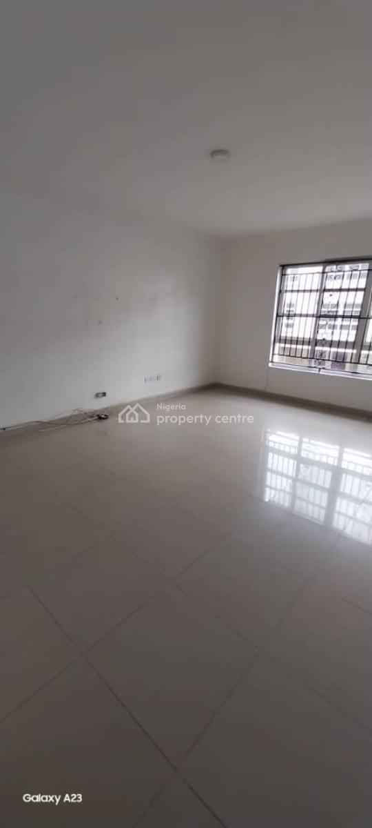 Well Maintained 4 Bedroom Duplex, Bourdillon Court Chevron Drive, Lekki, Lagos, Terraced Duplex for Sale