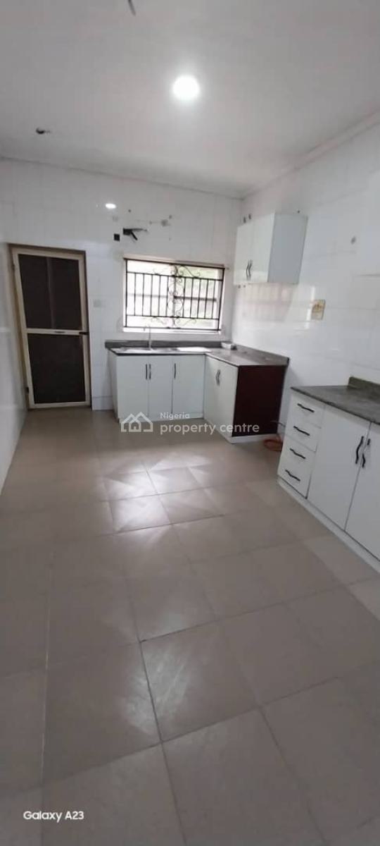 Well Maintained 4 Bedroom Duplex, Bourdillon Court Chevron Drive, Lekki, Lagos, Terraced Duplex for Sale