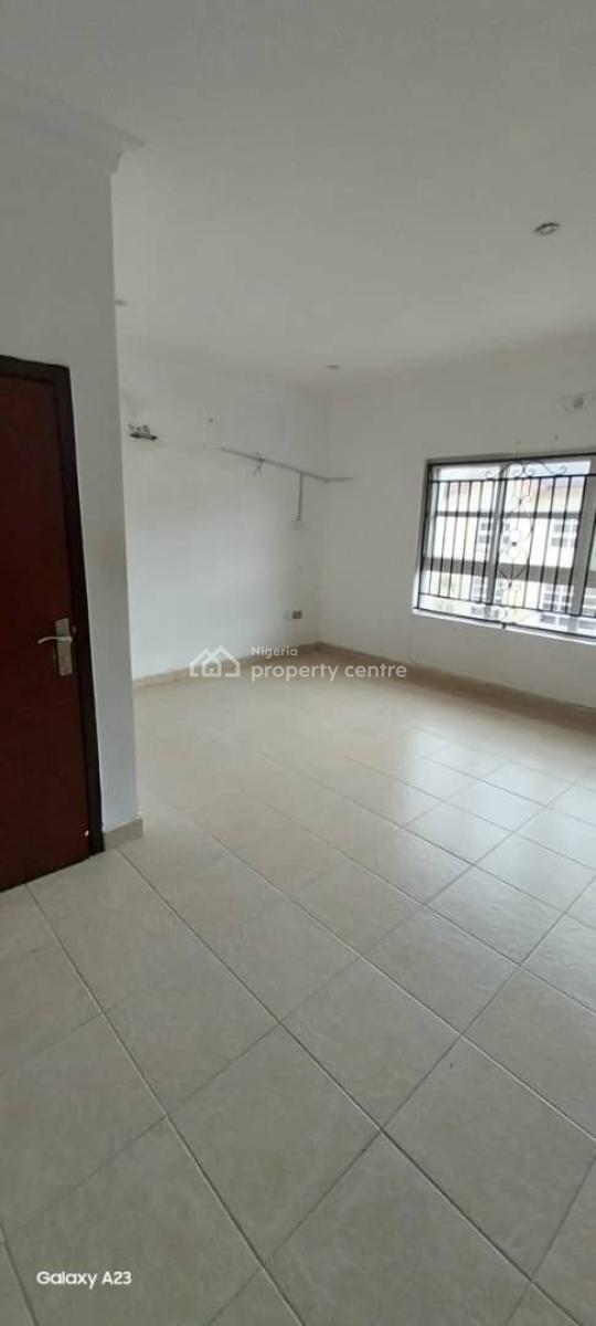 Well Maintained 4 Bedroom Duplex, Bourdillon Court Chevron Drive, Lekki, Lagos, Terraced Duplex for Sale