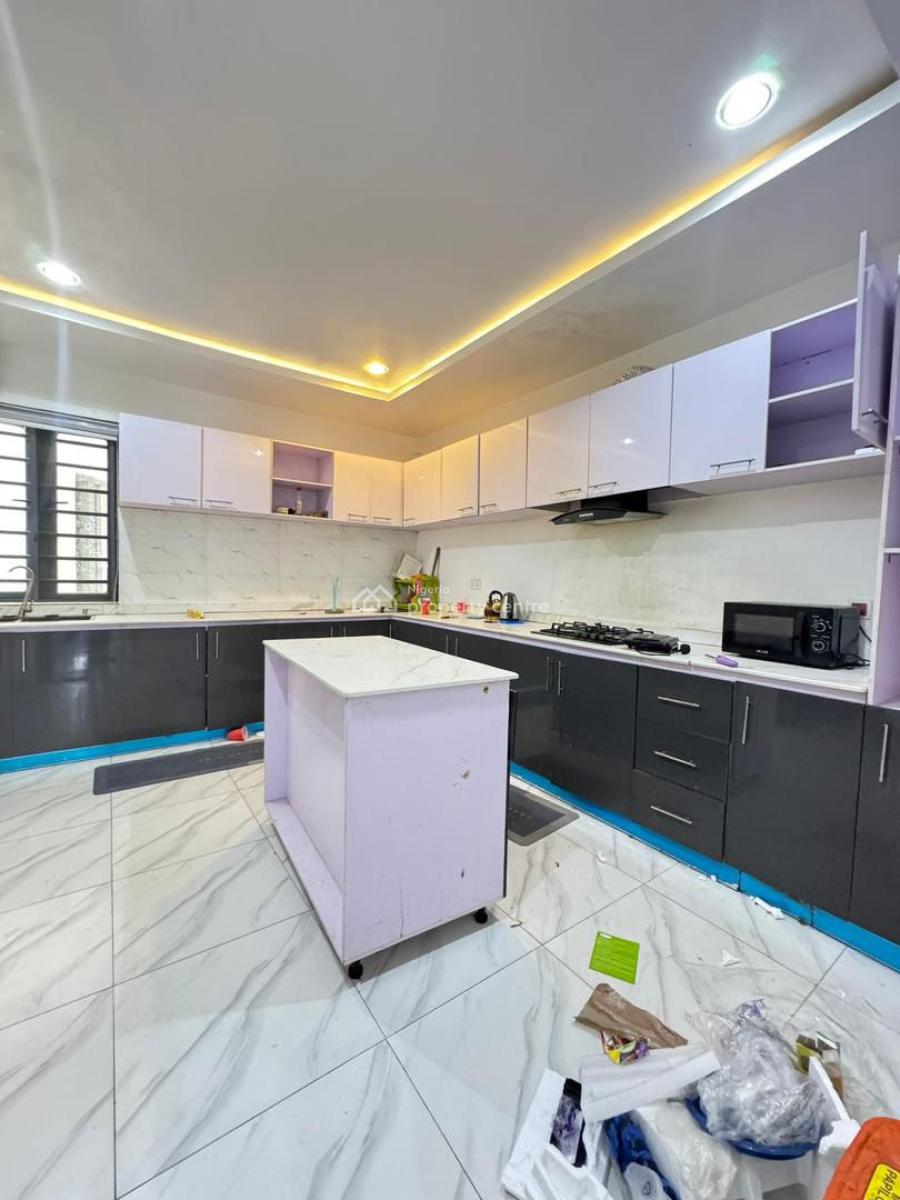 Furnished 4 Bedrooms Penthouse, Gbagada, Lagos, Flat / Apartment for Sale