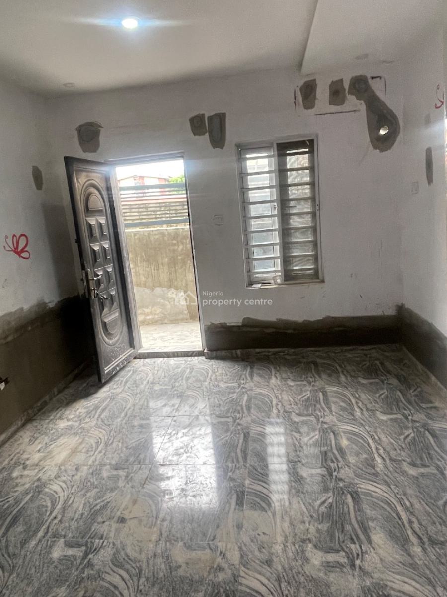 Neatly Used Self Contain, Yaba, Lagos, Flat / Apartment for Rent