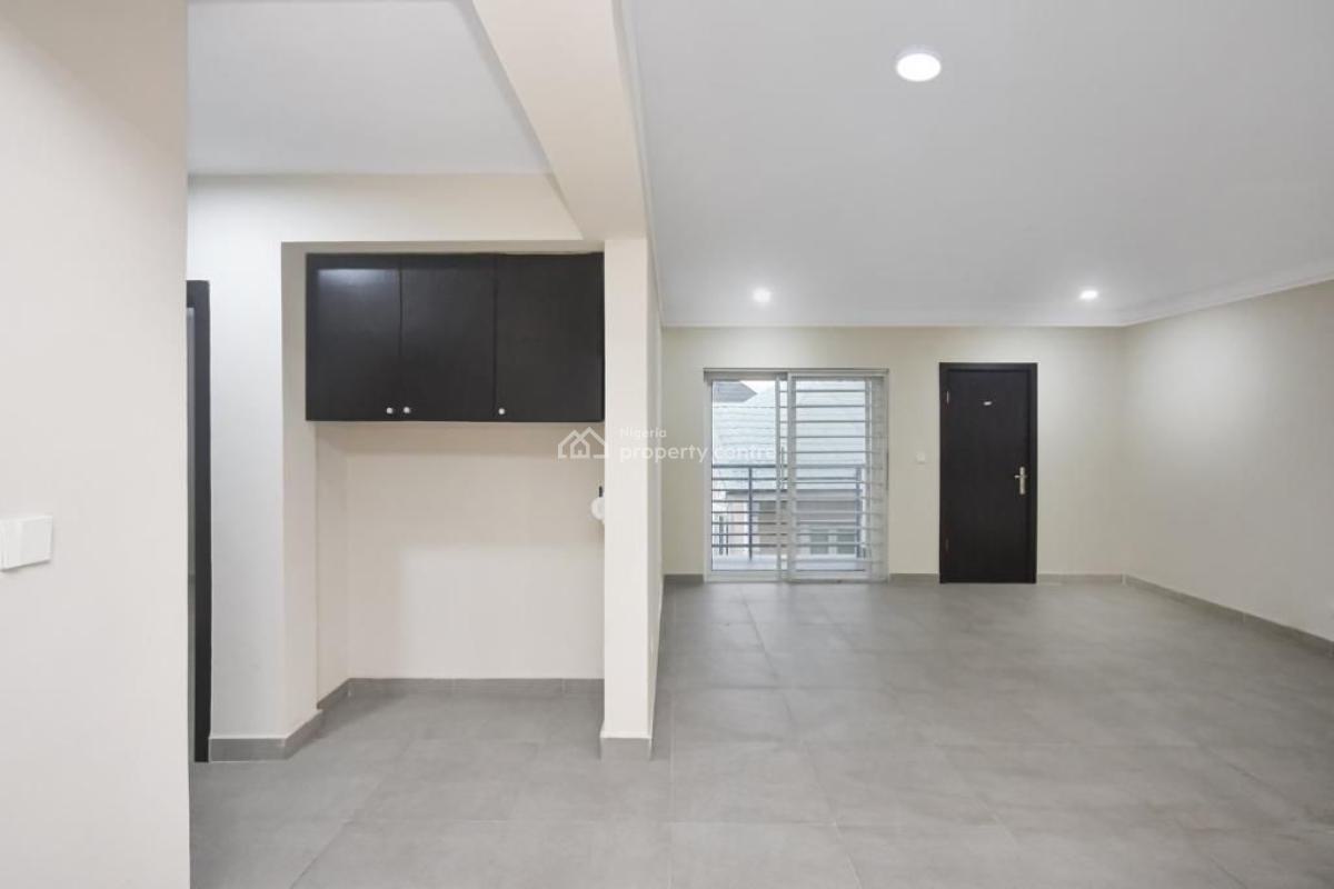 2 Bedroom Apartment, Yaba, Lagos, Flat / Apartment for Sale