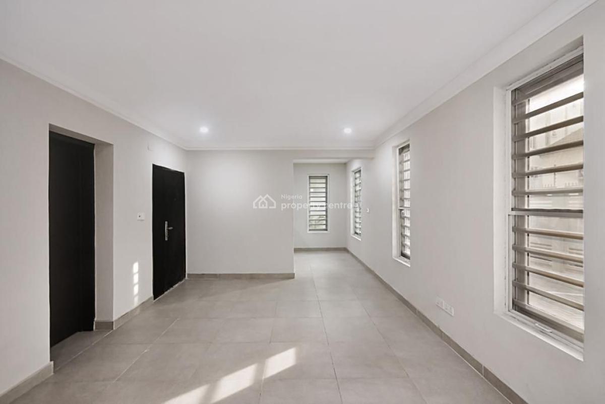 2 Bedroom Apartment, Yaba, Lagos, Flat / Apartment for Sale