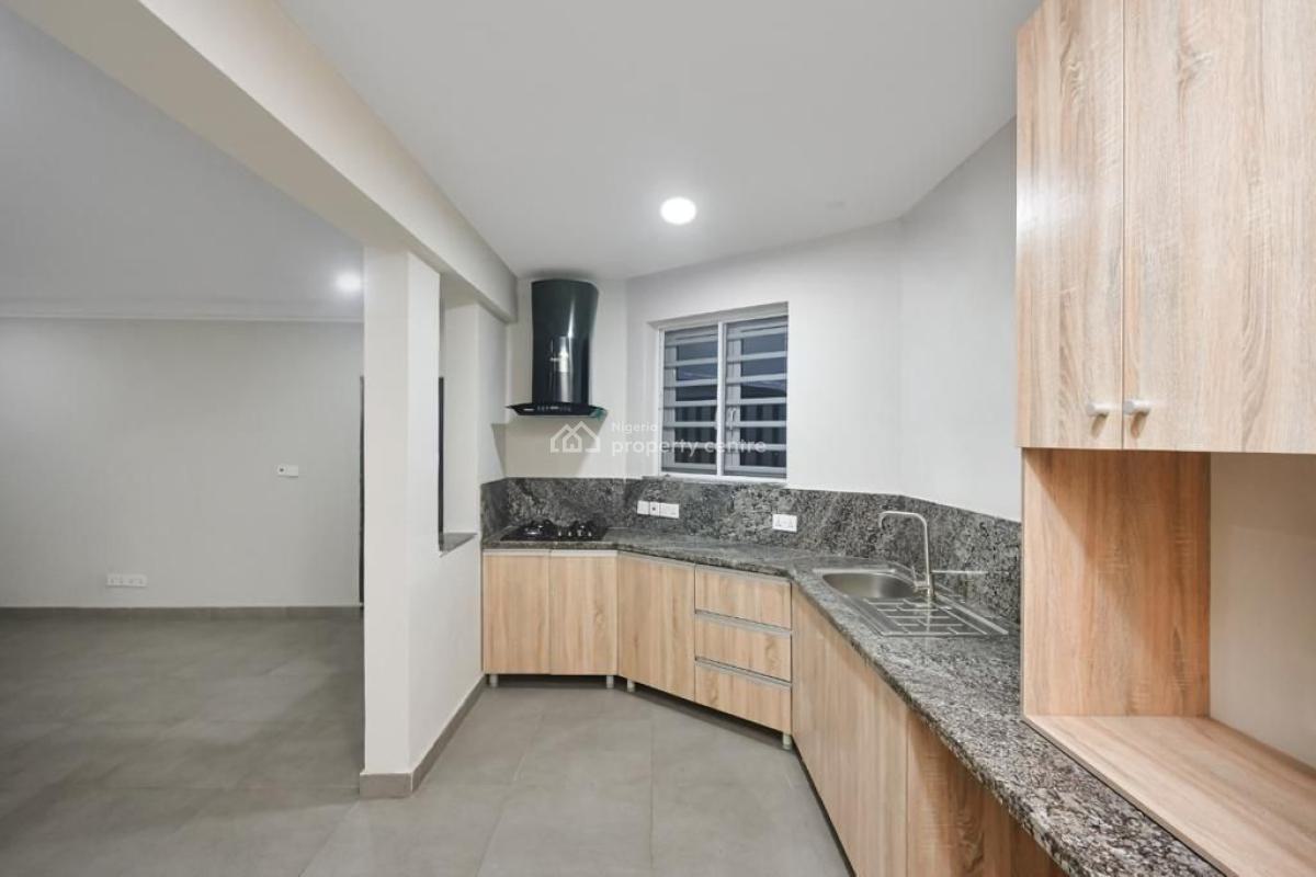 2 Bedroom Apartment, Yaba, Lagos, Flat / Apartment for Sale