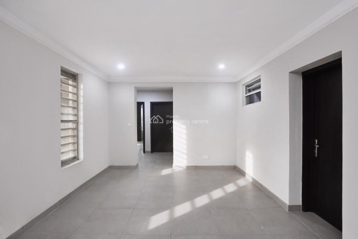 2 Bedroom Apartment, Yaba, Lagos, Flat / Apartment for Sale