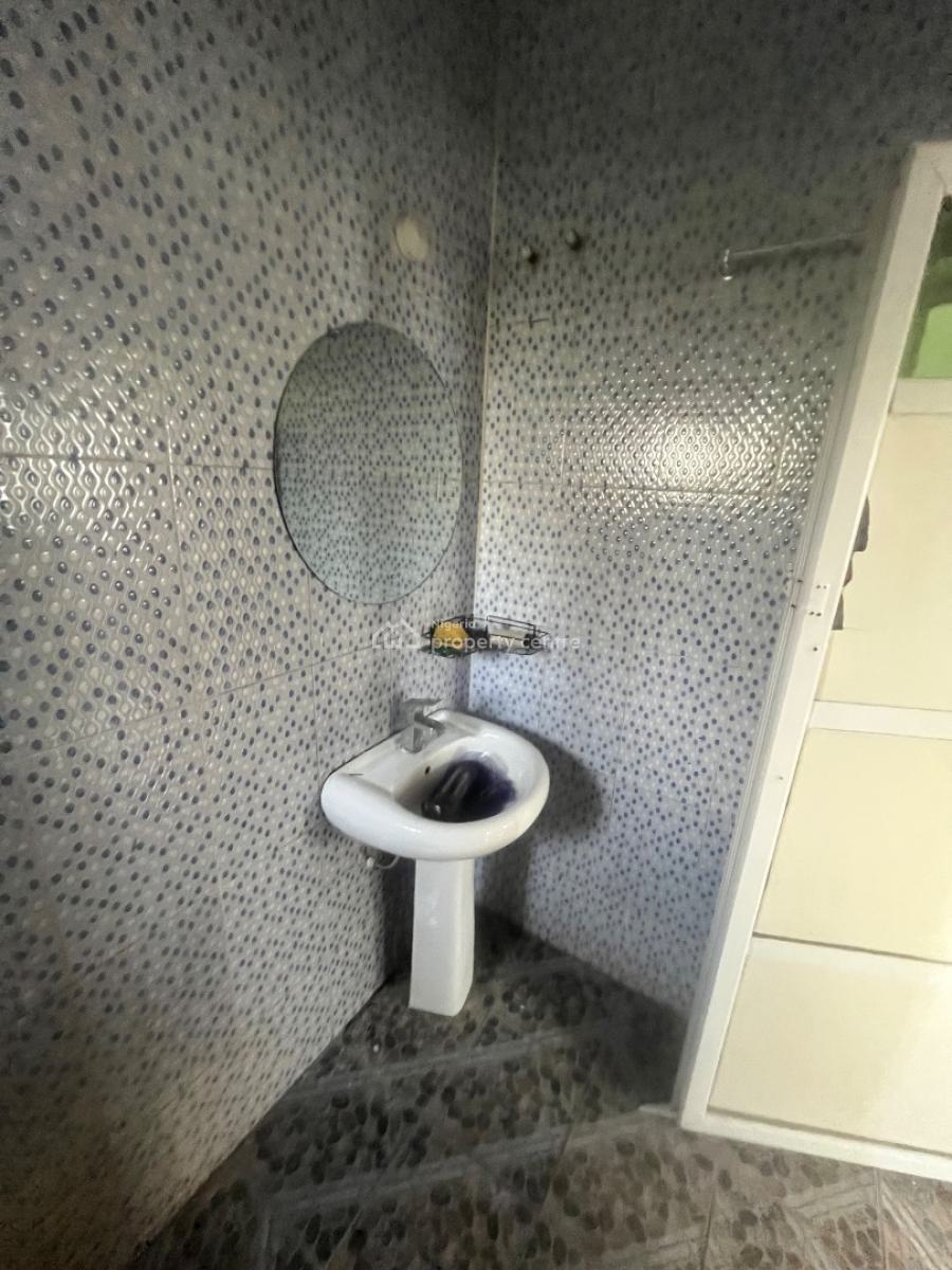Beautiful 2 Bedroom Flat Ground Floor, Abraham Adesanya Scheme, Ajah, Lagos, Flat / Apartment for Rent